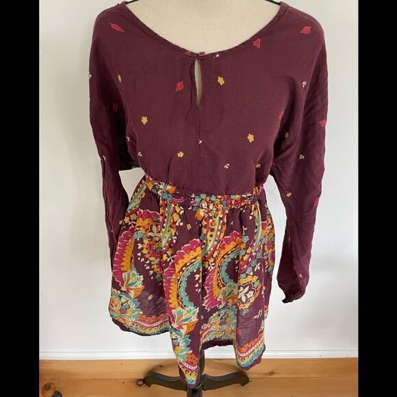 Old Navy Maternity with keyhole button closure in front and a tie in back - Picture 1 of 5